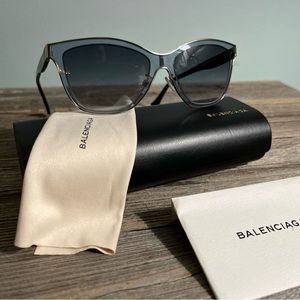 Balenciaga -Havana Tortoiseshell-Arm Cat-
Eye Sunglasses